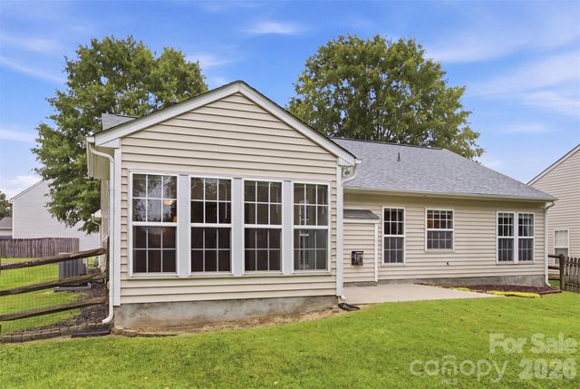 325 Dutchmans Meadow Drive, Mount Holly, NC 28120