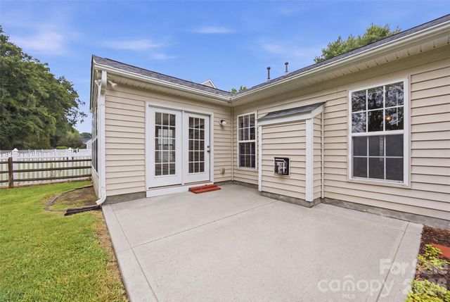 325 Dutchmans Meadow Drive, Mount Holly, NC 28120