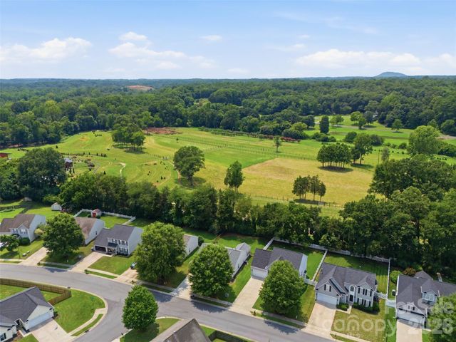 325 Dutchmans Meadow Drive, Mount Holly, NC 28120