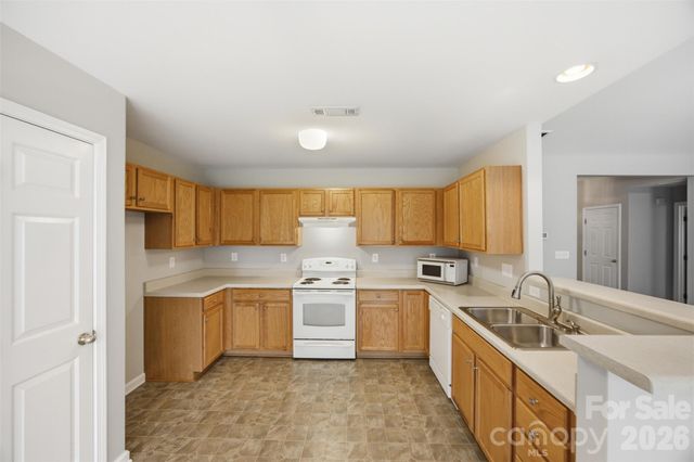 325 Dutchmans Meadow Drive, Mount Holly, NC 28120