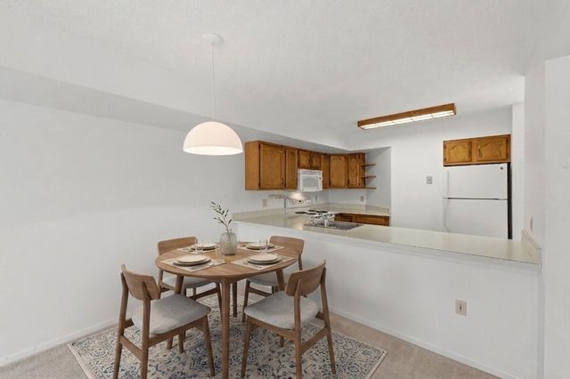 6 Teal Circle 6, Walpole, MA 02081