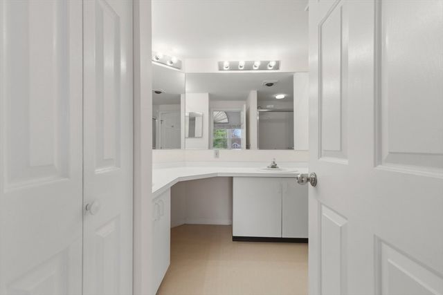 6 Teal Circle 6, Walpole, MA 02081