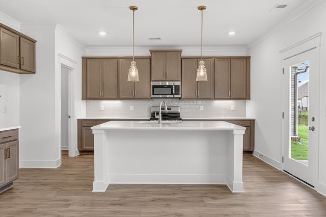 241 Hampshire Way, White House, TN 37188
