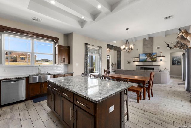 112 SUMMER MEADOW DR, La Vernia, TX 78121