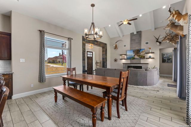 112 SUMMER MEADOW DR, La Vernia, TX 78121