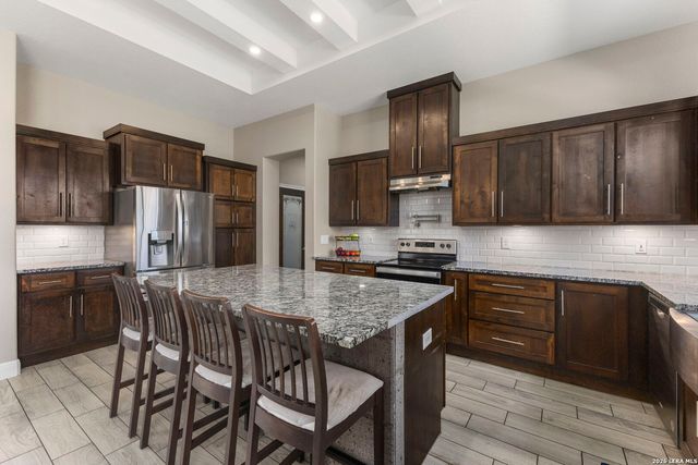 112 SUMMER MEADOW DR, La Vernia, TX 78121