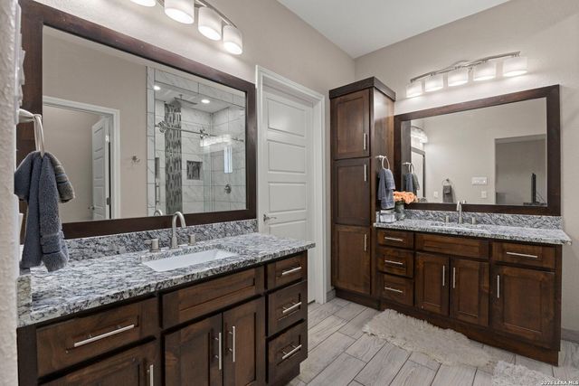 112 SUMMER MEADOW DR, La Vernia, TX 78121