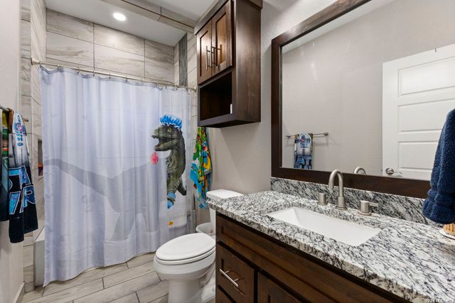 112 SUMMER MEADOW DR, La Vernia, TX 78121