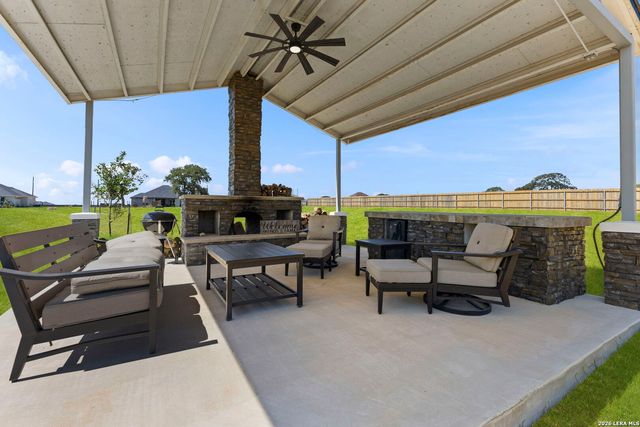 112 SUMMER MEADOW DR, La Vernia, TX 78121