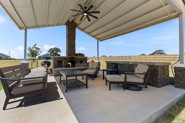 112 SUMMER MEADOW DR, La Vernia, TX 78121