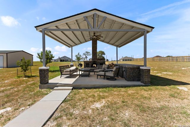 112 SUMMER MEADOW DR, La Vernia, TX 78121