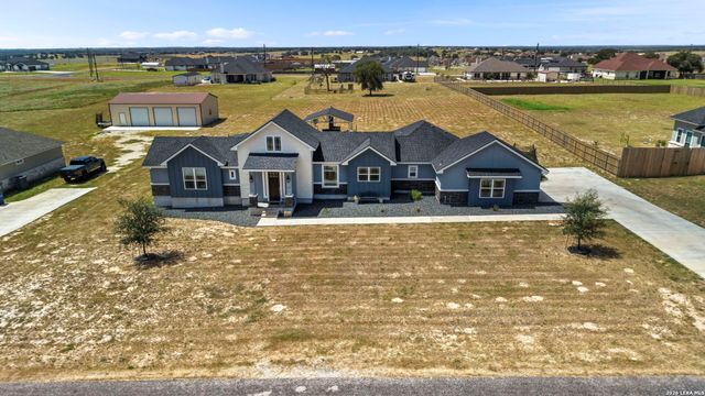 112 SUMMER MEADOW DR, La Vernia, TX 78121