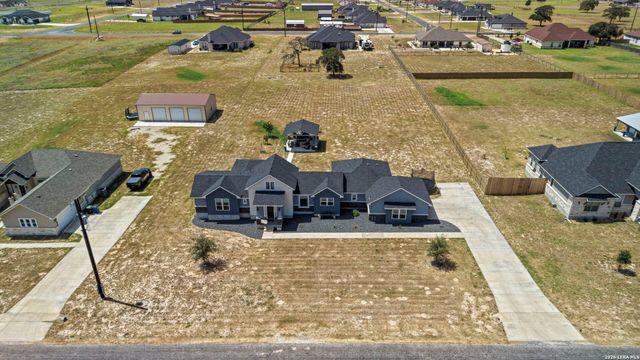 112 SUMMER MEADOW DR, La Vernia, TX 78121