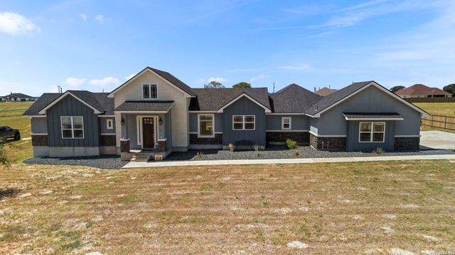 112 SUMMER MEADOW DR, La Vernia, TX 78121