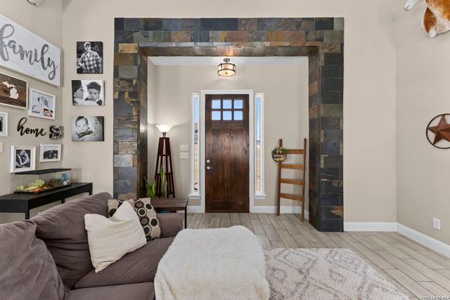 112 SUMMER MEADOW DR, La Vernia, TX 78121