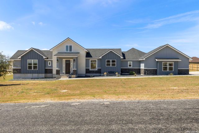 112 SUMMER MEADOW DR, La Vernia, TX 78121