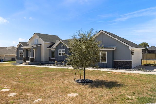 112 SUMMER MEADOW DR, La Vernia, TX 78121