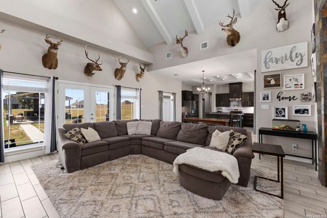 112 SUMMER MEADOW DR, La Vernia, TX 78121