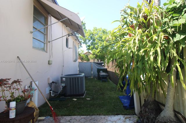 5860 SW 9th St A, West Miami, FL 33144