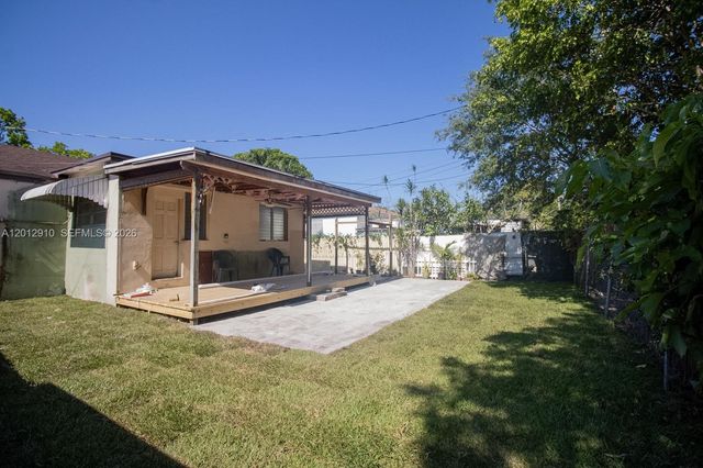 5860 SW 9th St A, West Miami, FL 33144