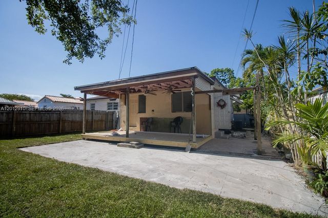 5860 SW 9th St A, West Miami, FL 33144