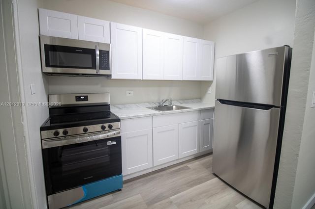 5860 SW 9th St A, West Miami, FL 33144