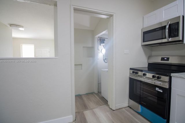 5860 SW 9th St A, West Miami, FL 33144