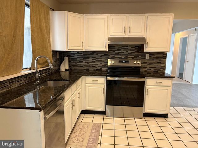 85 ARBOR MEADOW DR, Sicklerville, NJ 08081