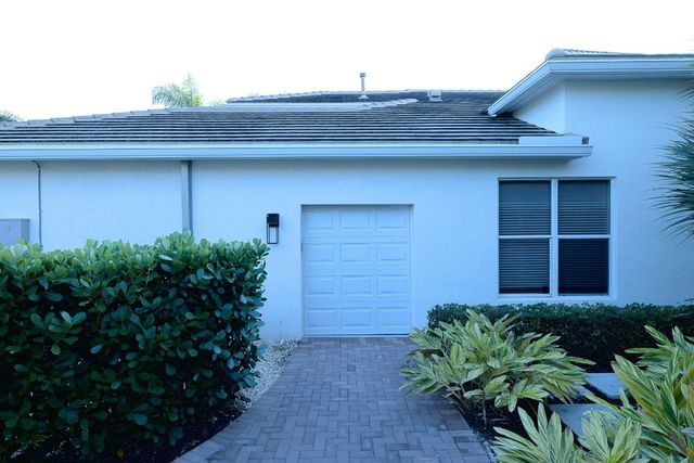 9016 Lakes Boulevard, West Palm Beach, FL 33412