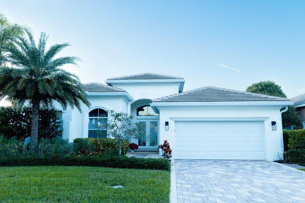 9016 Lakes Boulevard, West Palm Beach, FL 33412