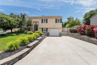 2 Dogwood Drive, Cranston, RI 02921
