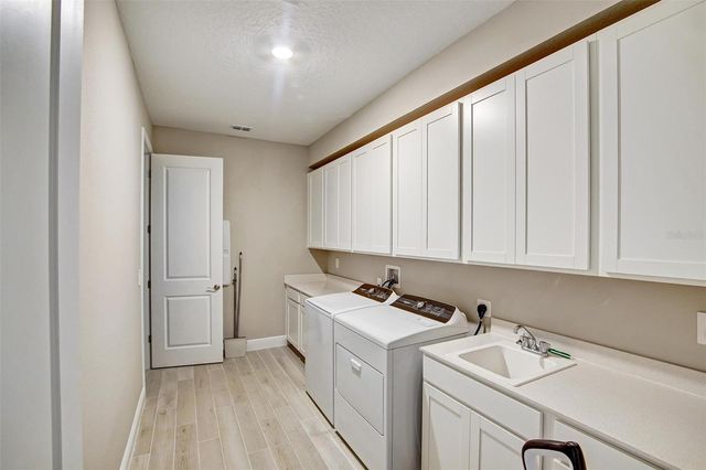 2121 DIVOT DRIVE, Daytona Beach, FL 32124