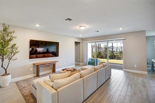 2121 DIVOT DRIVE, Daytona Beach, FL 32124