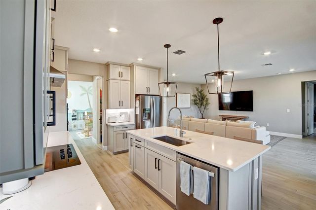 2121 DIVOT DRIVE, Daytona Beach, FL 32124