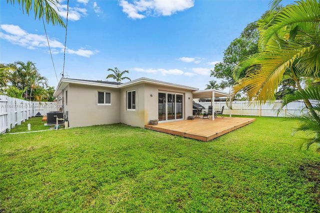 3246 Pierce St, Hollywood, FL 33021