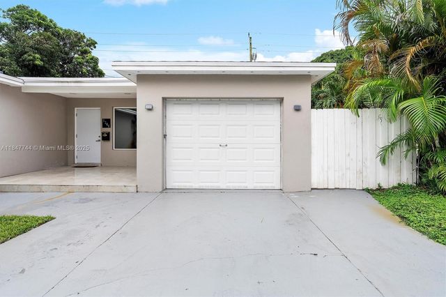 3246 Pierce St, Hollywood, FL 33021