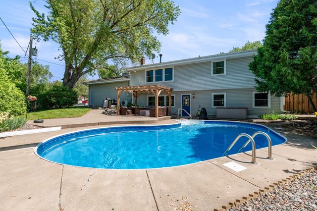 127 Birch Drive NE, Forest Lake, MN 55025