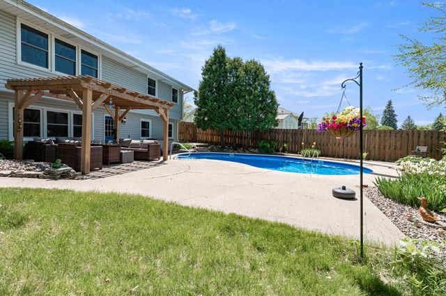 127 Birch Drive NE, Forest Lake, MN 55025