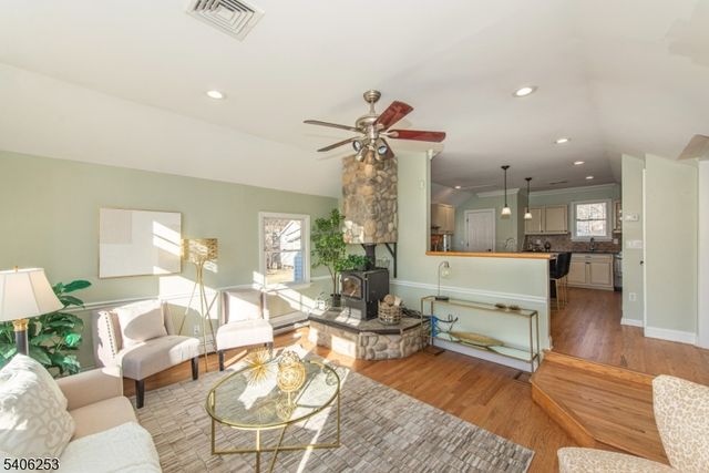 414 Mineral Springs Dr, Rockaway Twp., NJ 07801