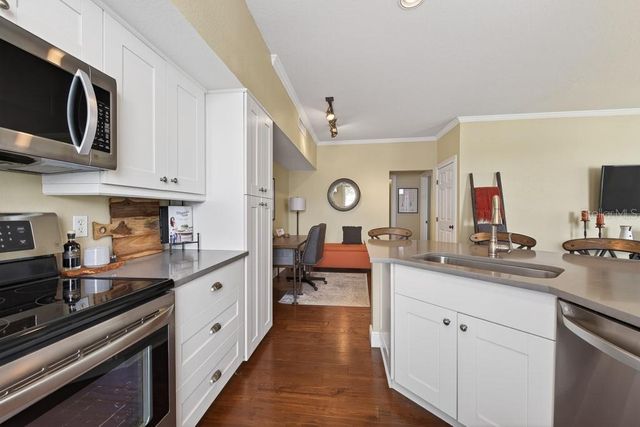 9356 LAKE CHASE ISLAND WAY, Tampa, FL 33626