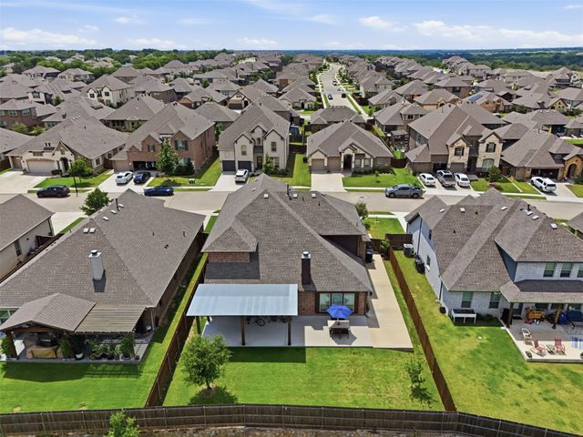 1122 Alderwood Drive, Justin, TX 76247