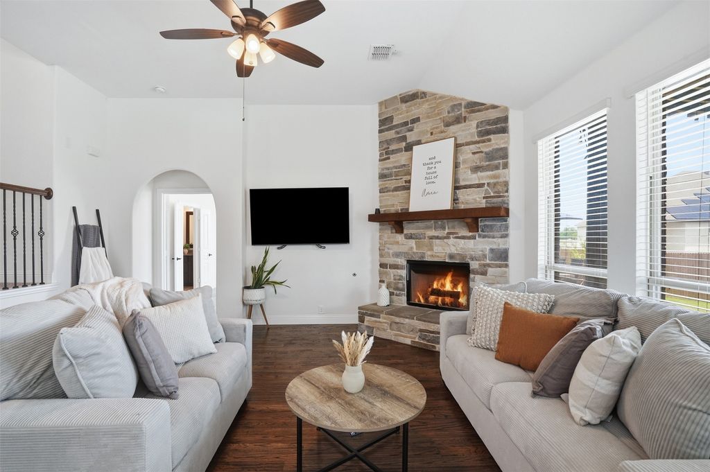 1122 Alderwood Drive, Justin, TX 76247