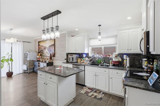 31197 Jaguar Drive, New Baltimore, MI 48047