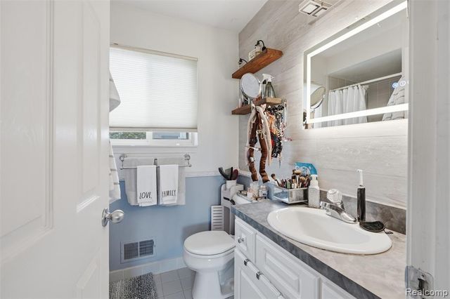 31197 Jaguar Drive, New Baltimore, MI 48047