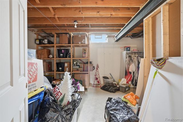 31197 Jaguar Drive, New Baltimore, MI 48047
