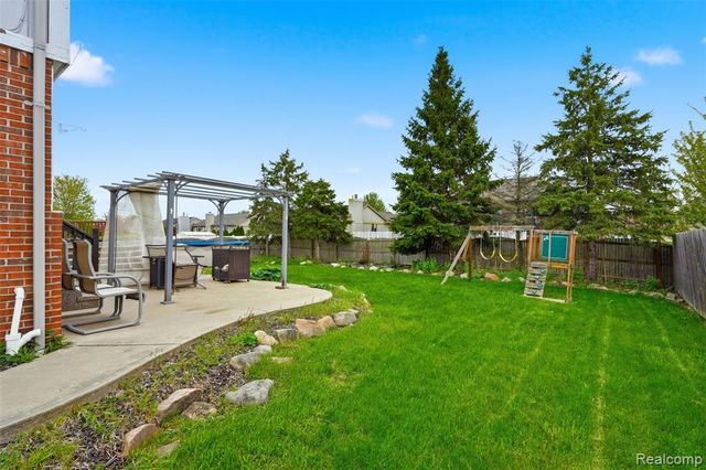 31197 Jaguar Drive, New Baltimore, MI 48047