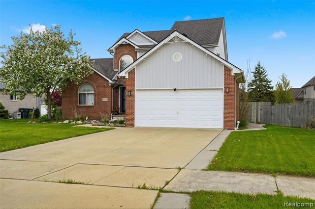31197 Jaguar Drive, New Baltimore, MI 48047