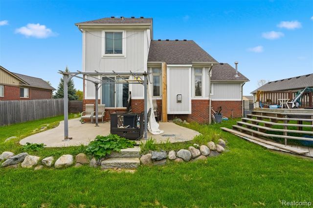 31197 Jaguar Drive, New Baltimore, MI 48047