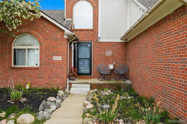 31197 Jaguar Drive, New Baltimore, MI 48047