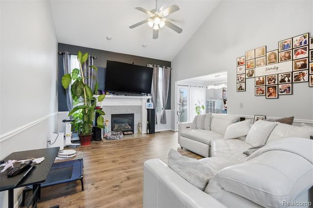 31197 Jaguar Drive, New Baltimore, MI 48047